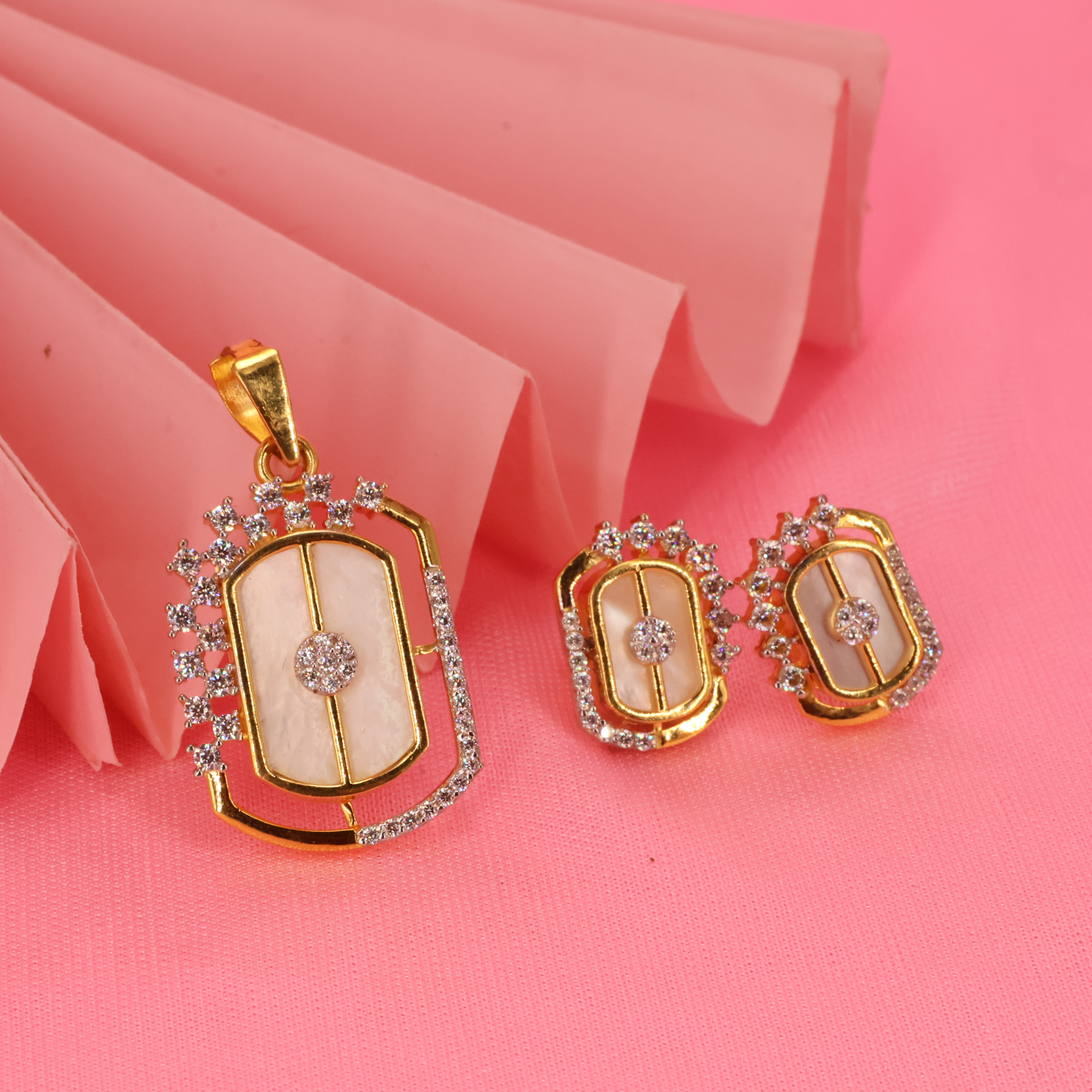 Pendant Set 