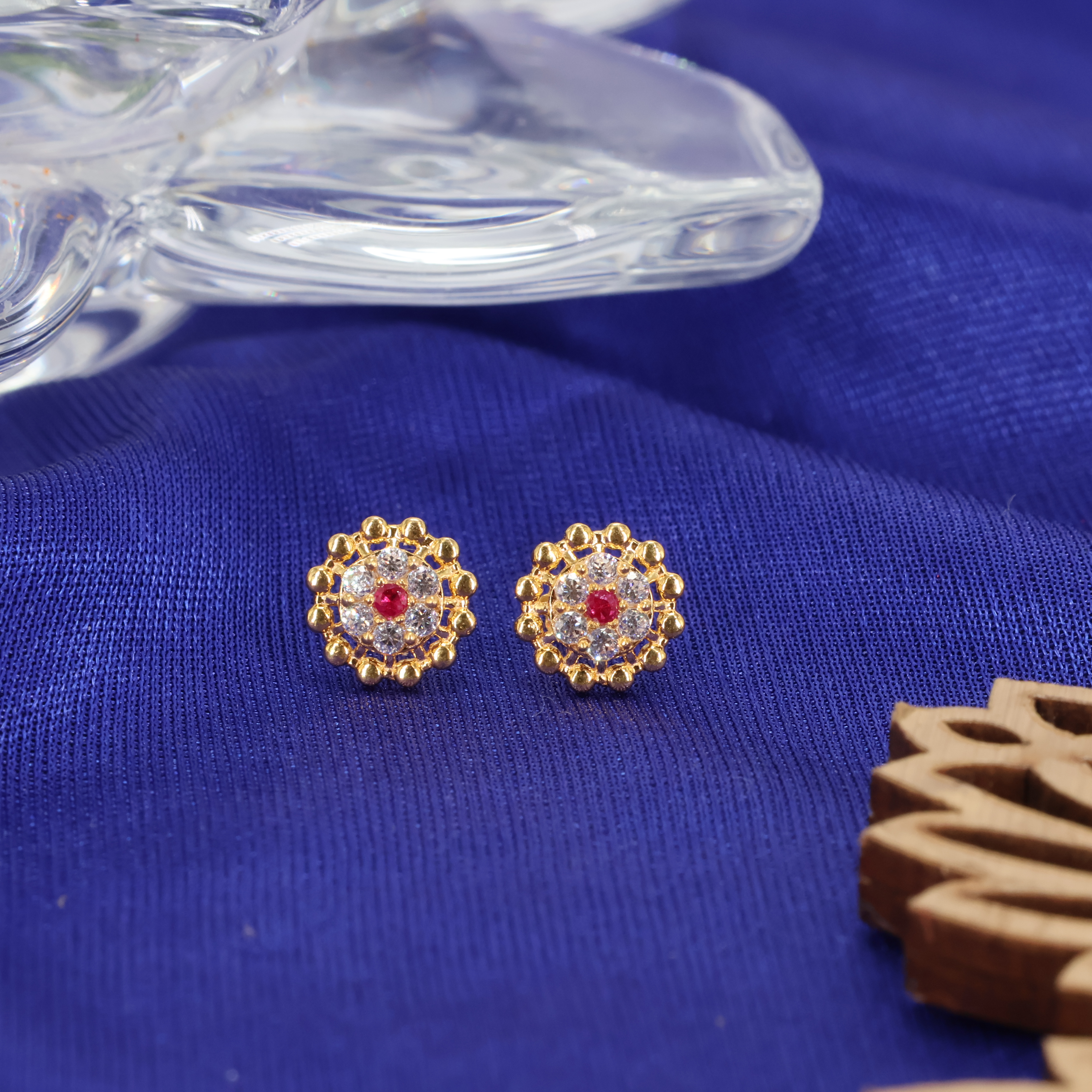 18CT Earring