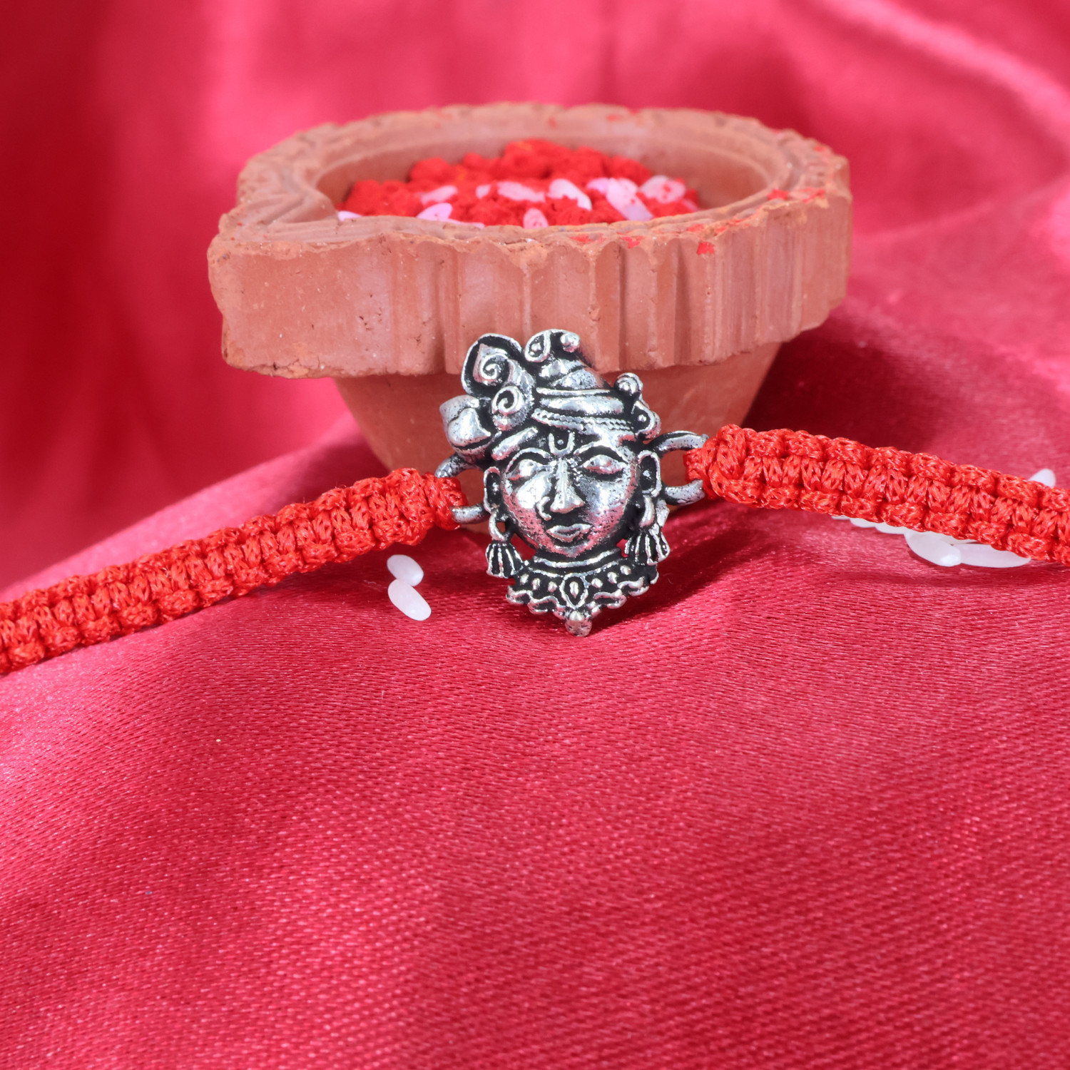  A Rakhi 