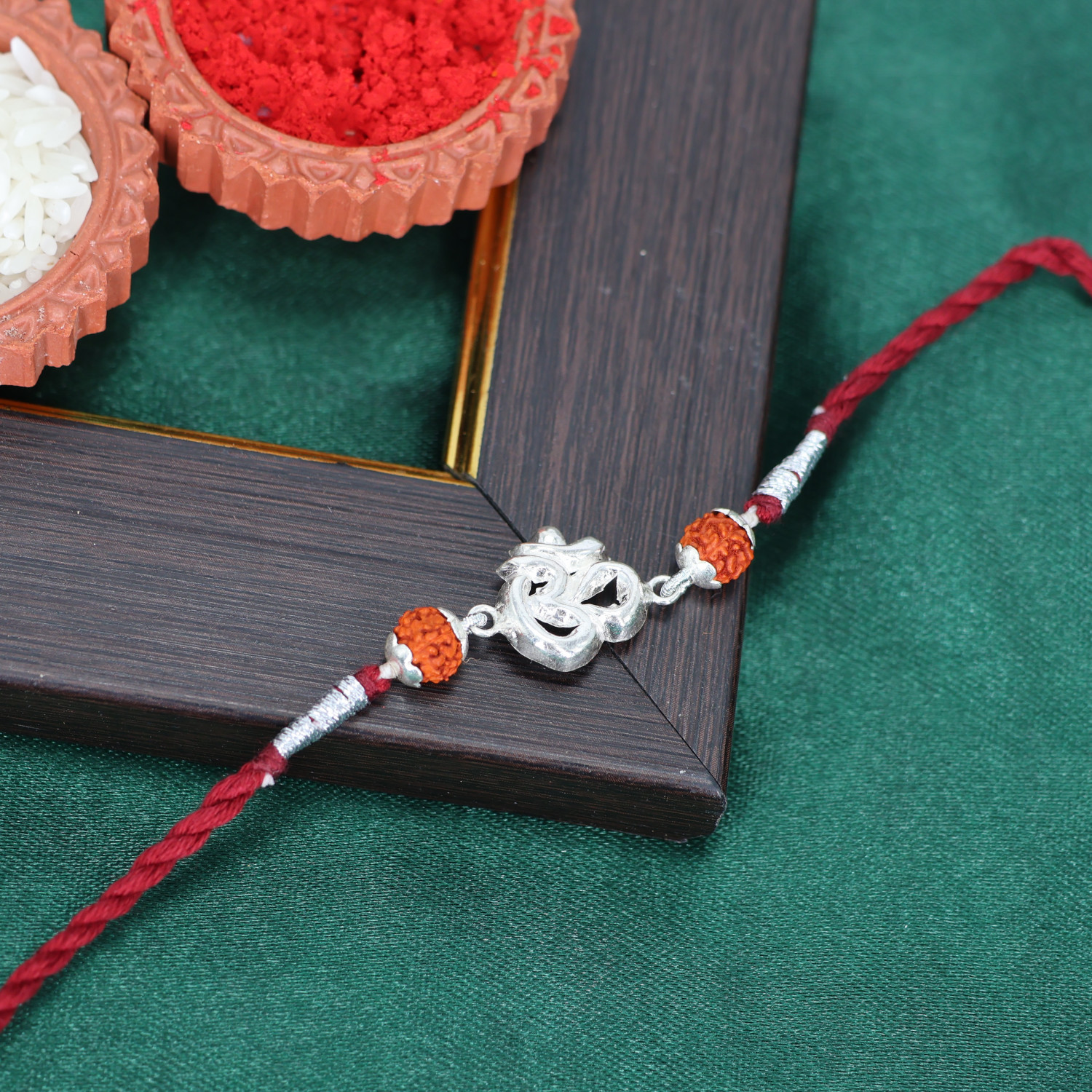  A Rakhi 