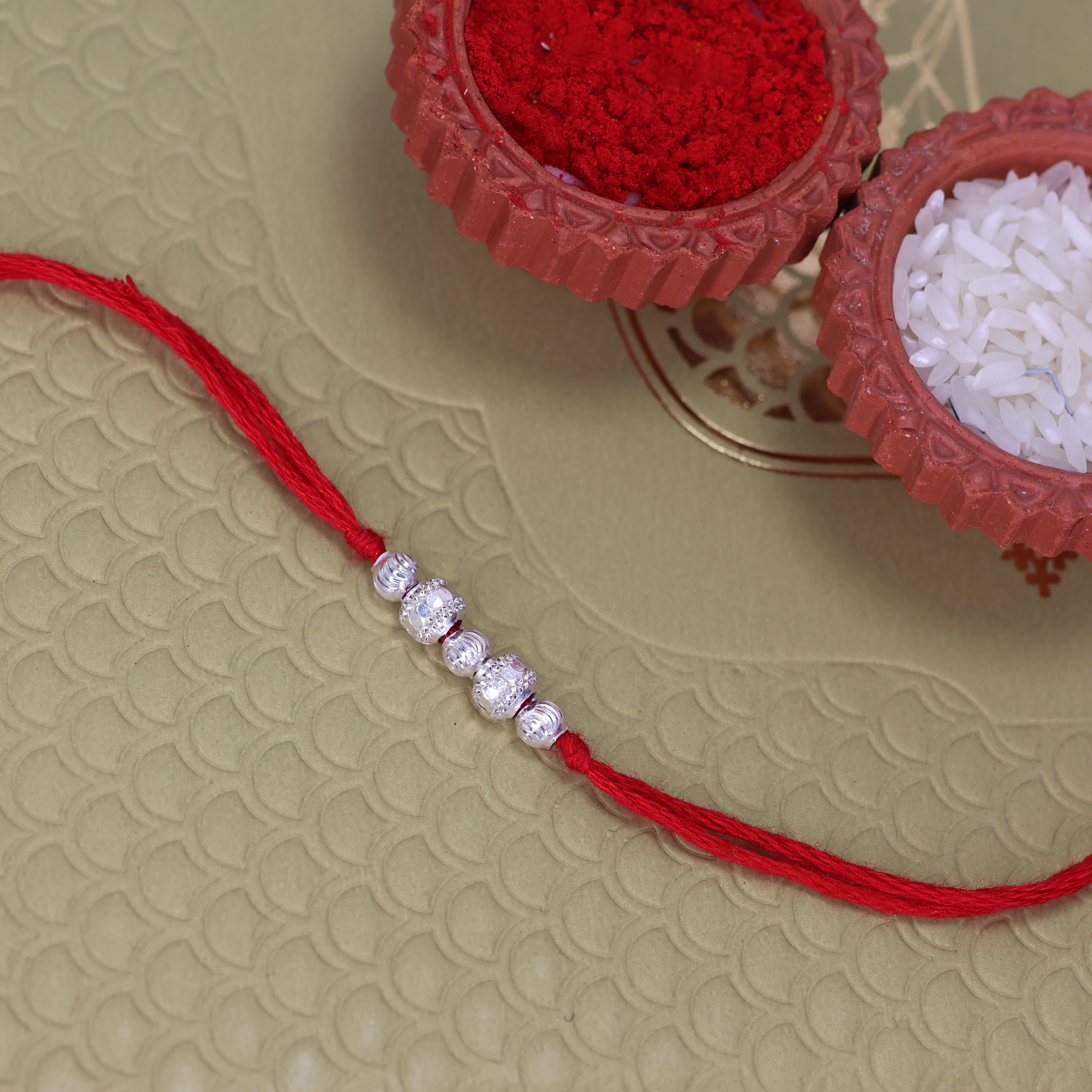  A Rakhi 