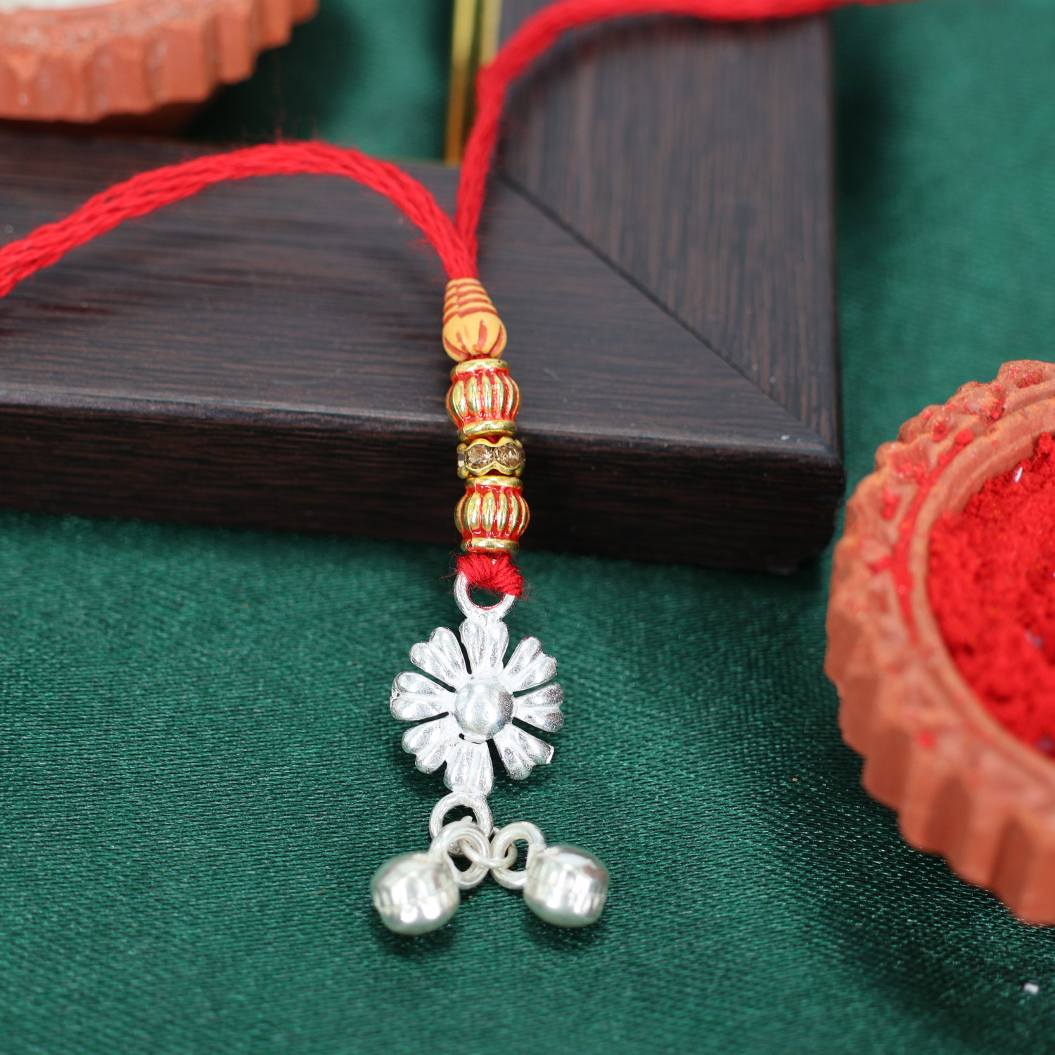  A Rakhi 