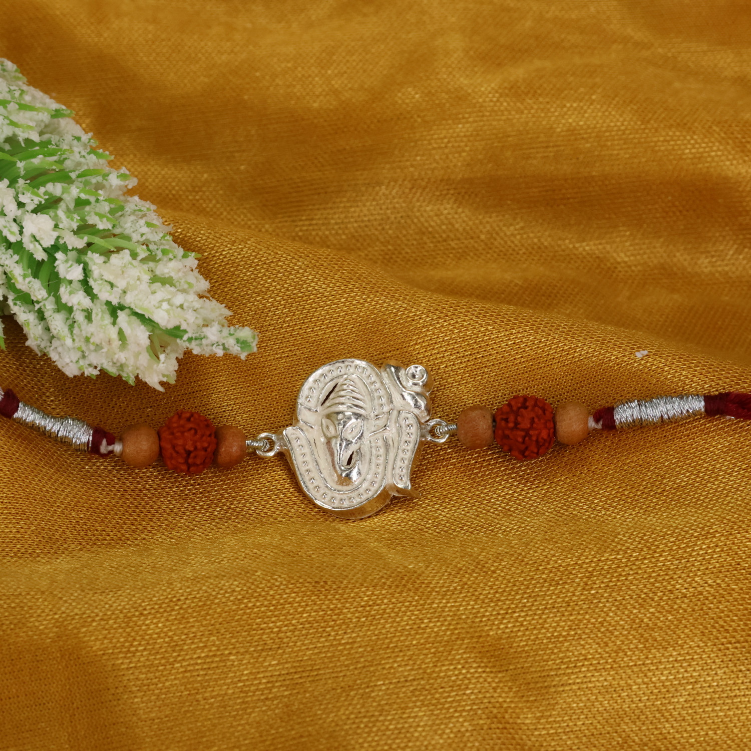  A Rakhi 