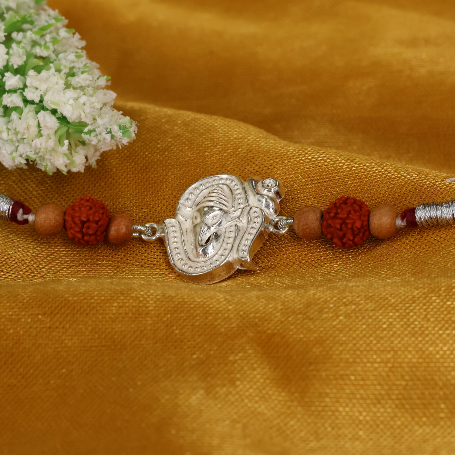  A Rakhi 