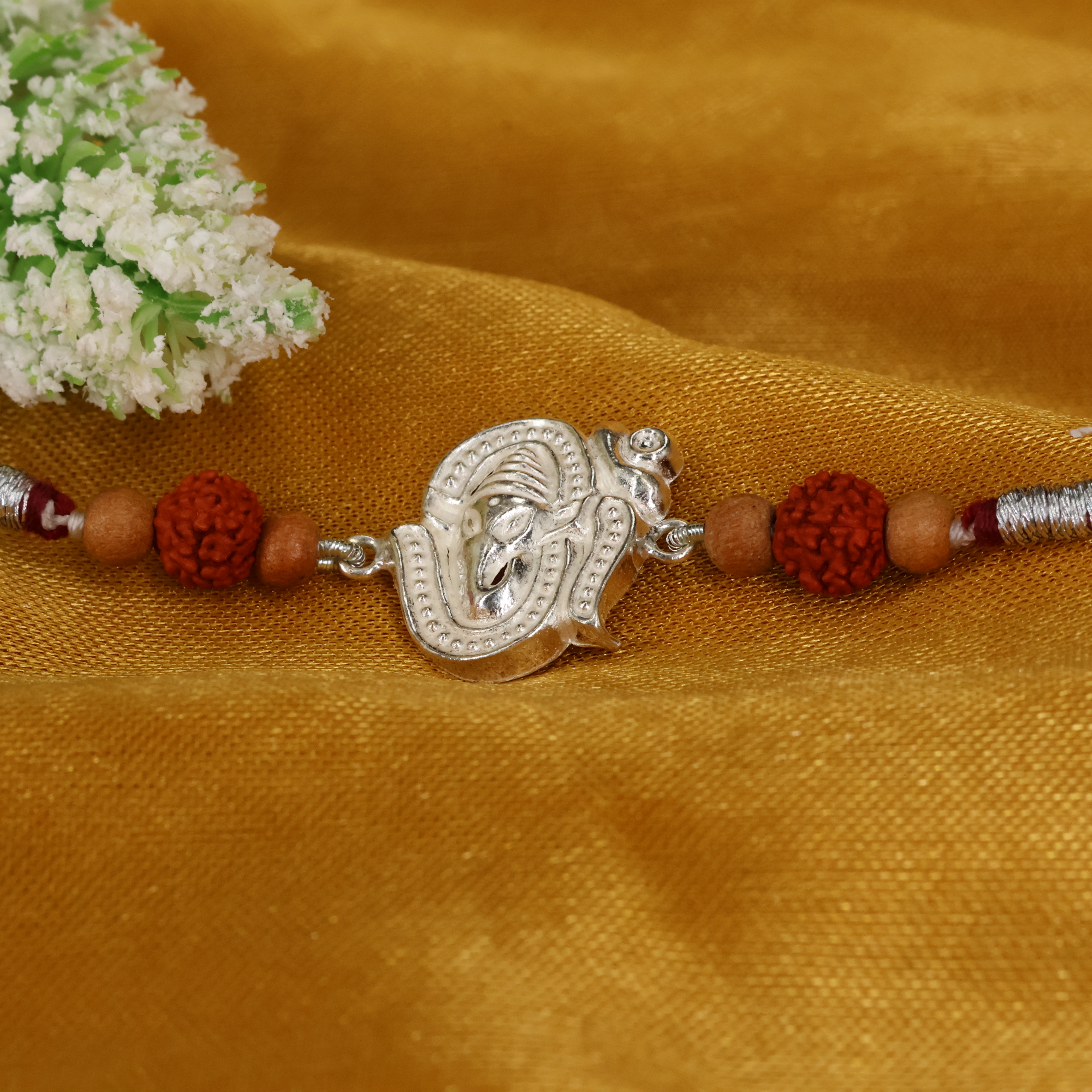 A Rakhi 