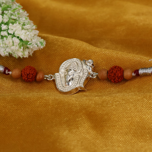  A Rakhi 