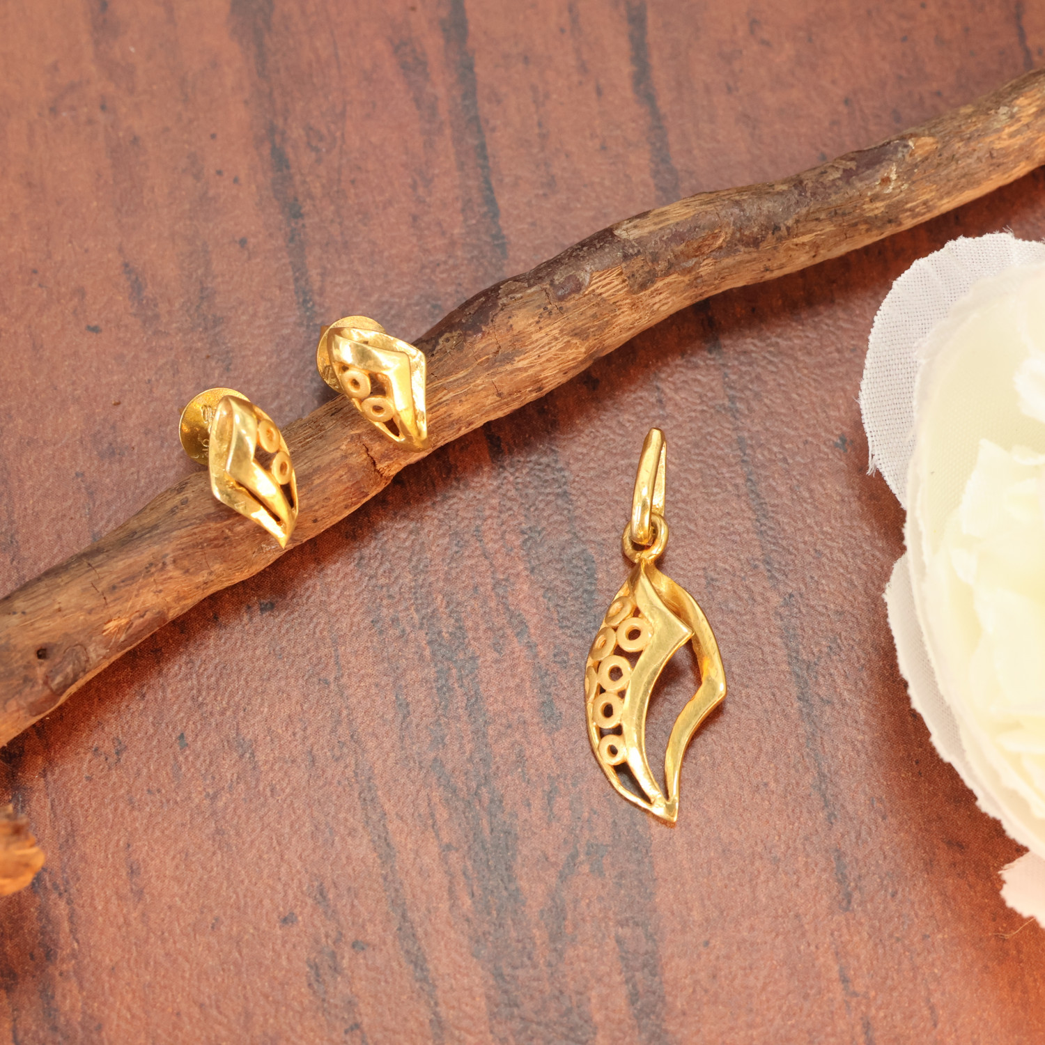Pendant set