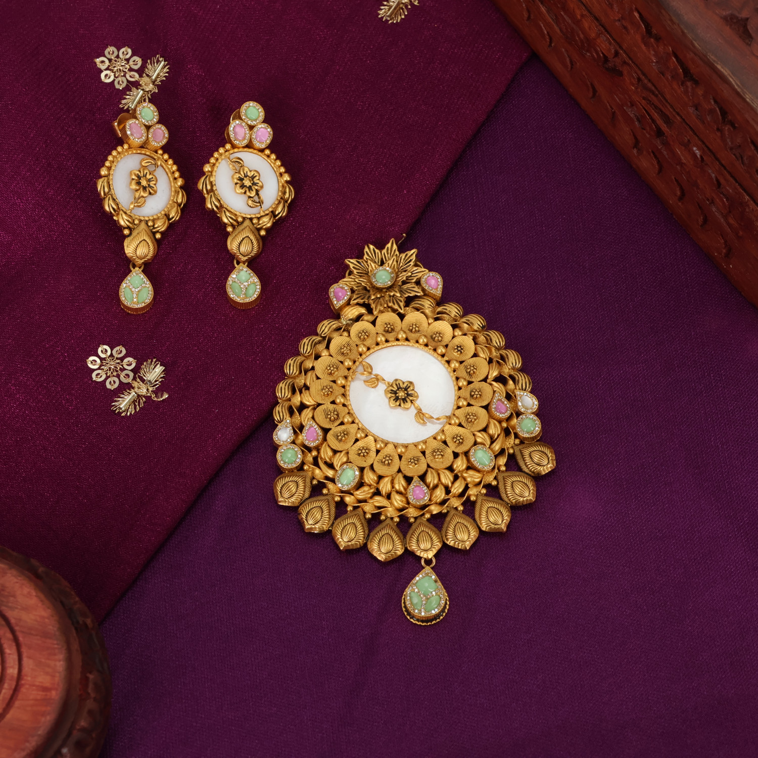  Pendant Set 
