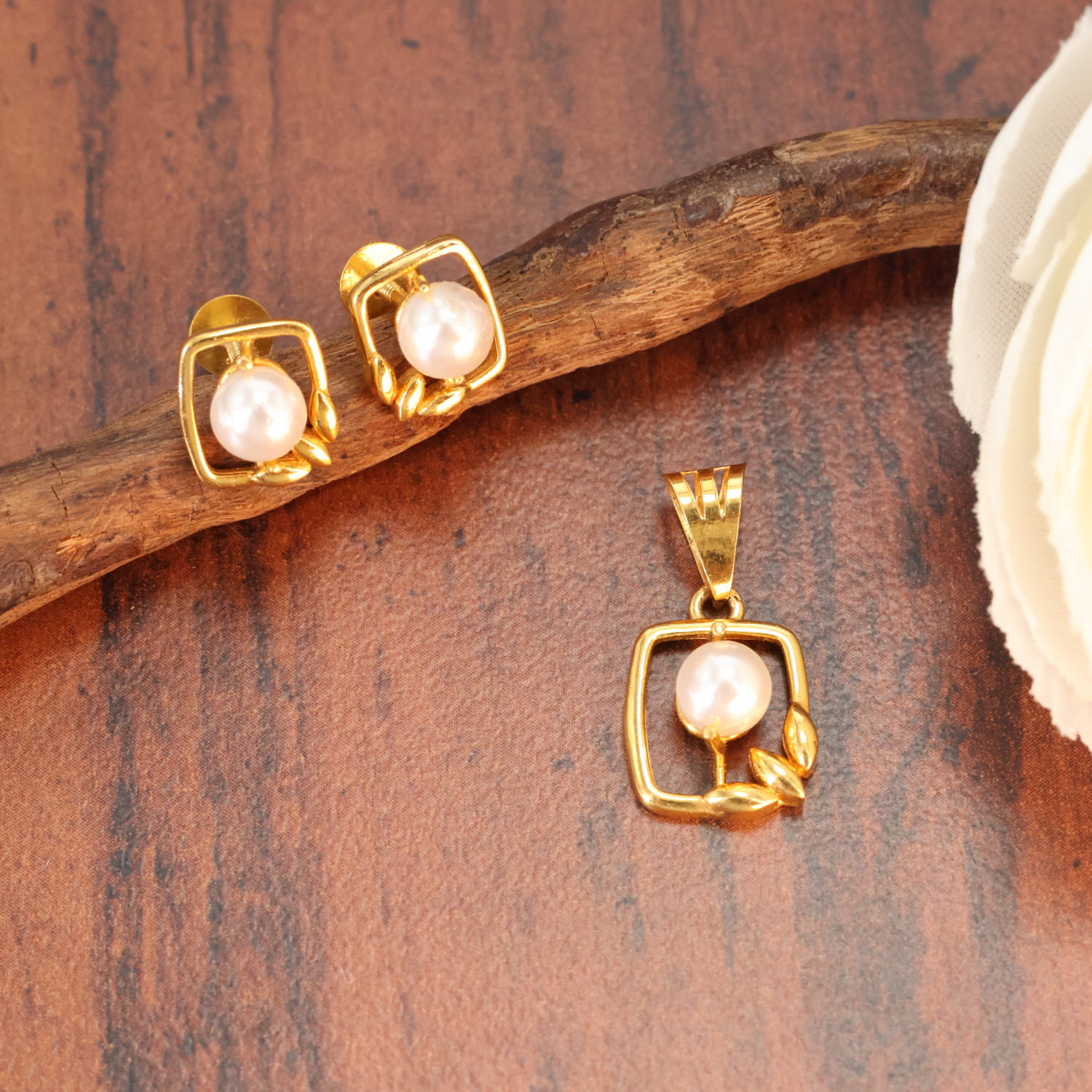 Pendant set
