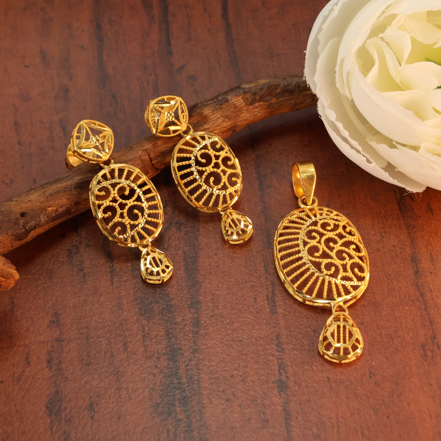 Pendant set