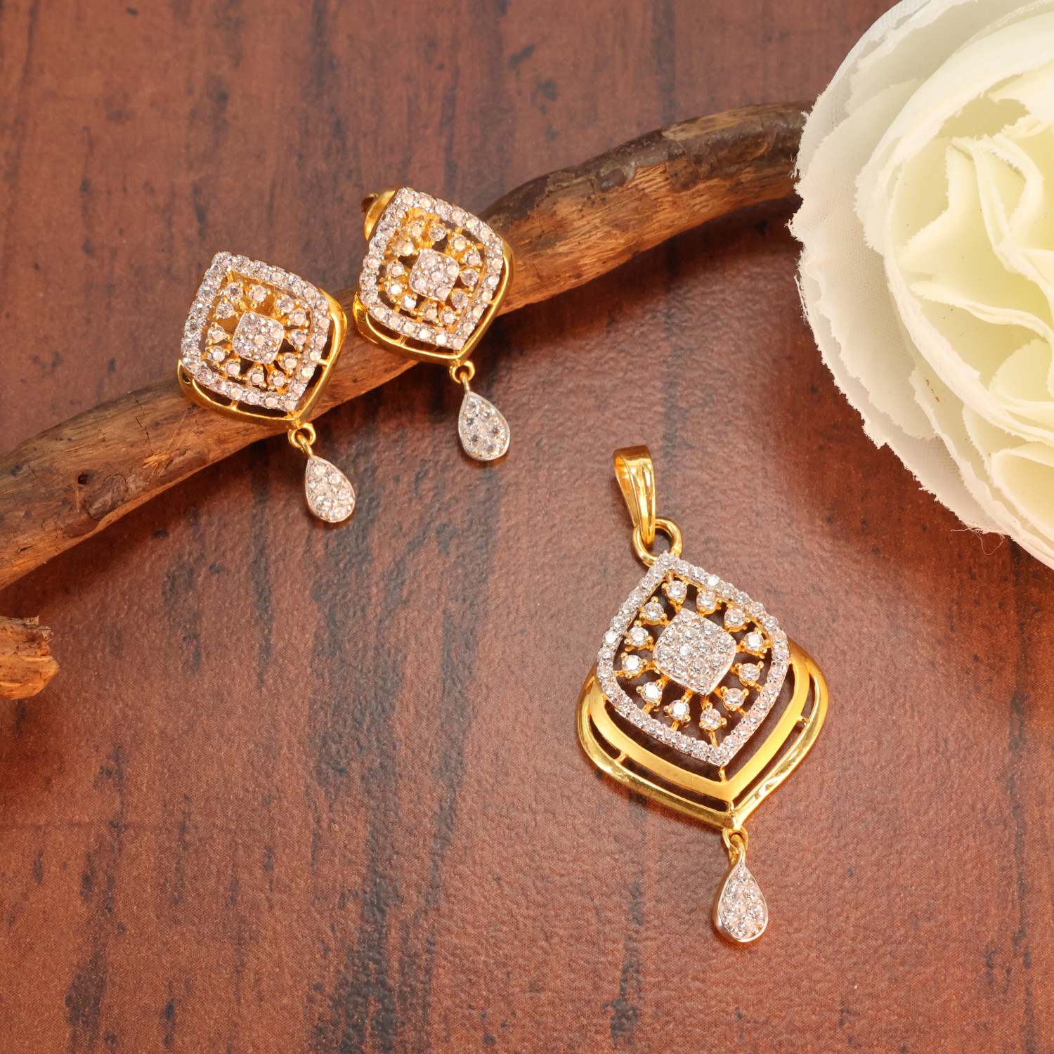 Pendant set