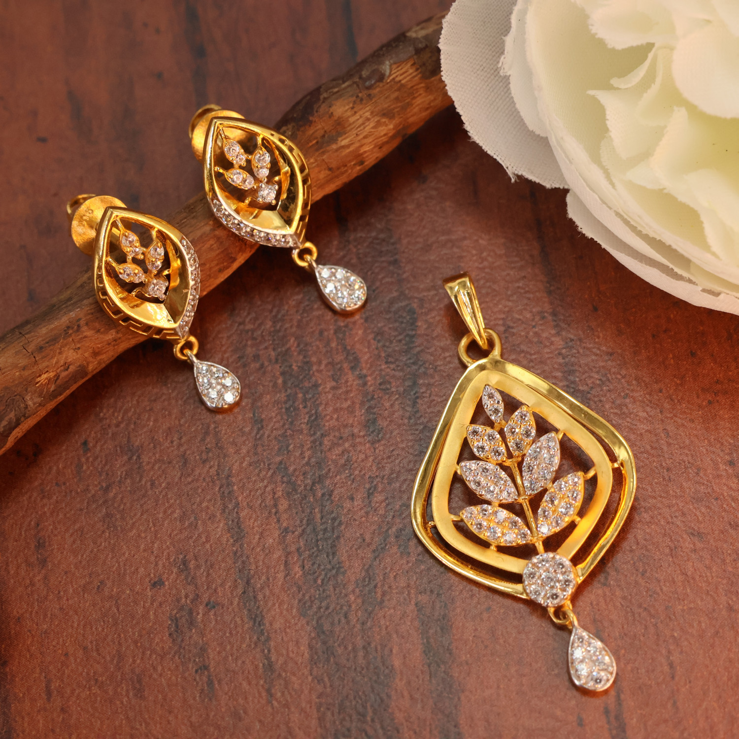 Pendant set