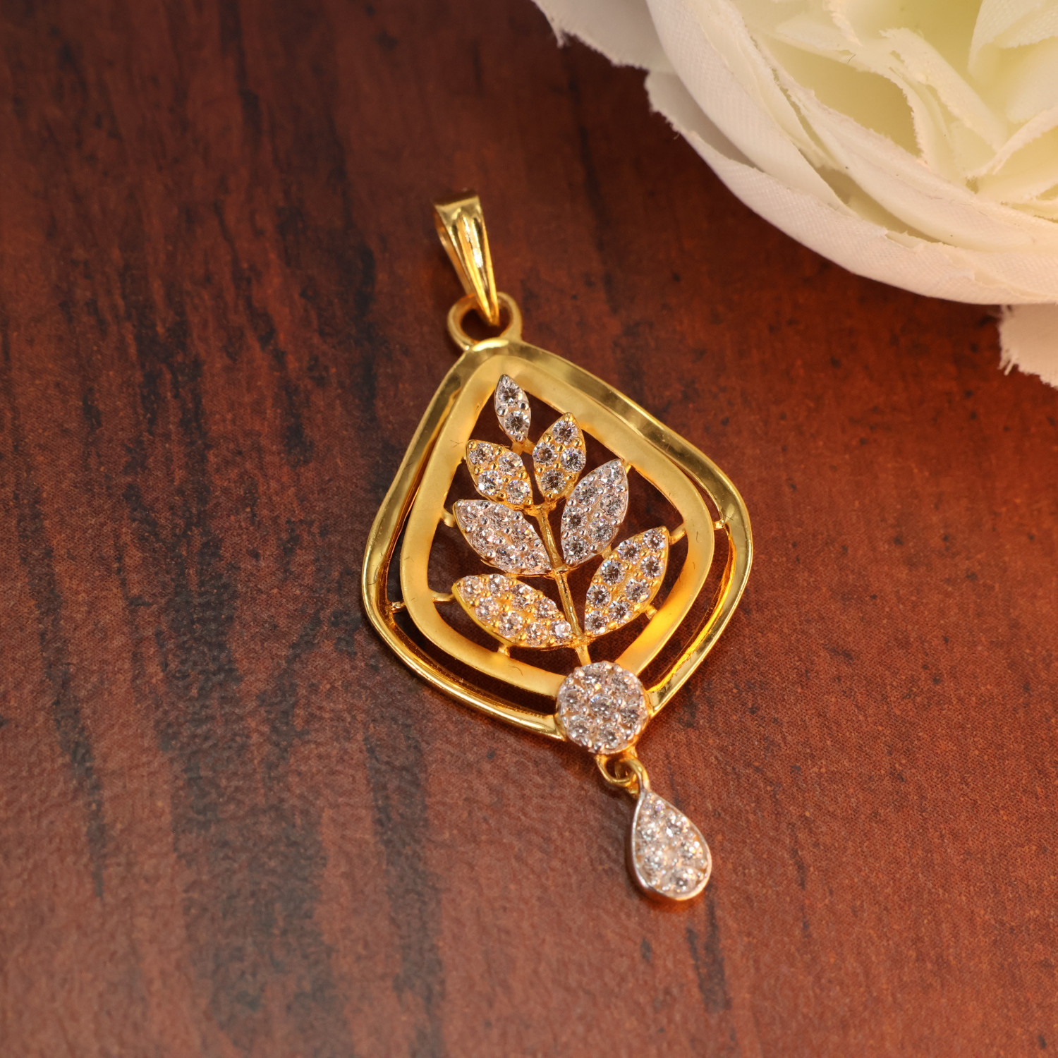 Pendant set