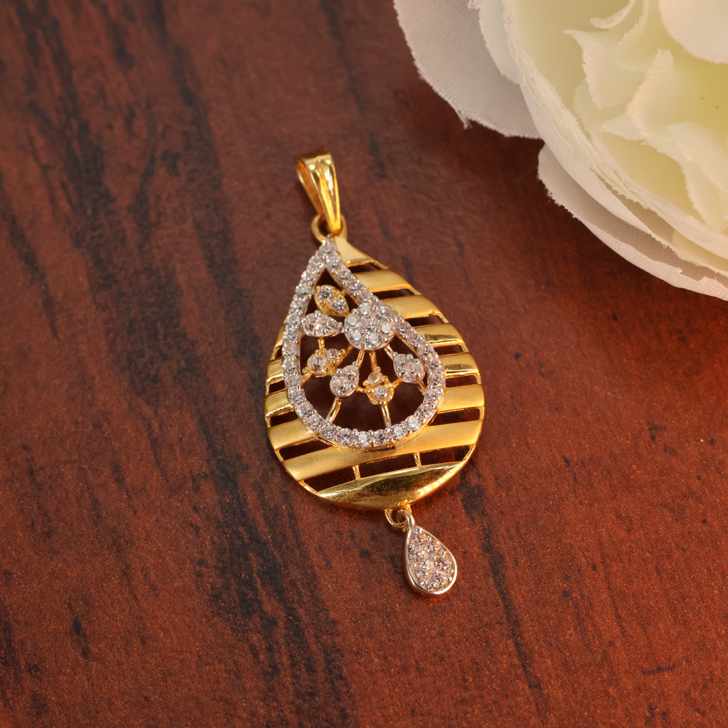 Pendant set