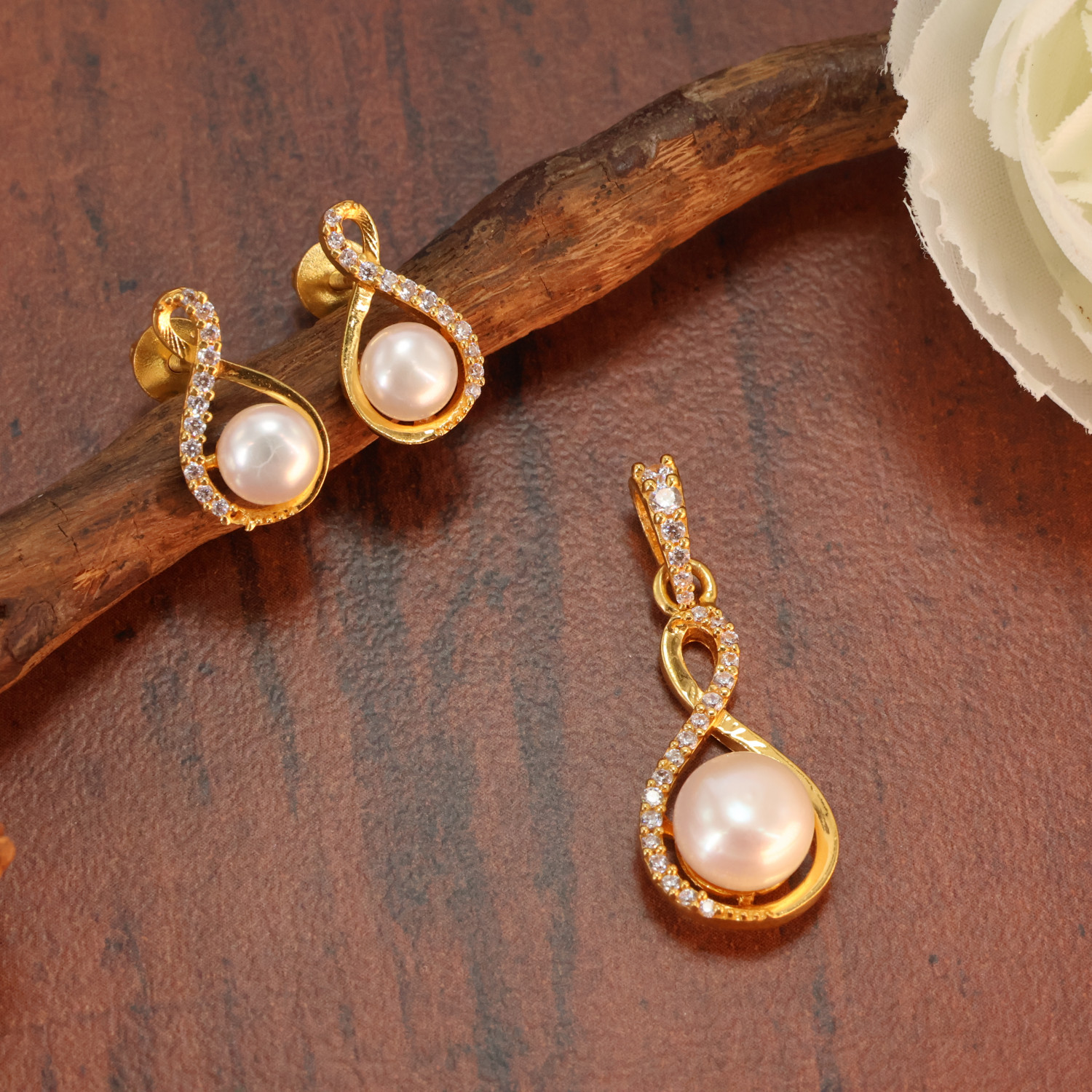 Pendant set