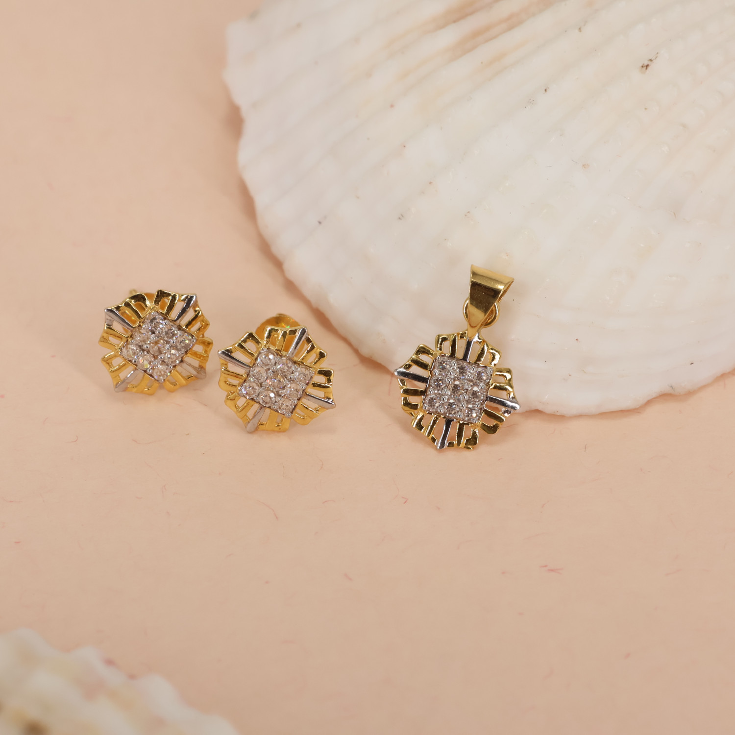 Delica Pendant Set