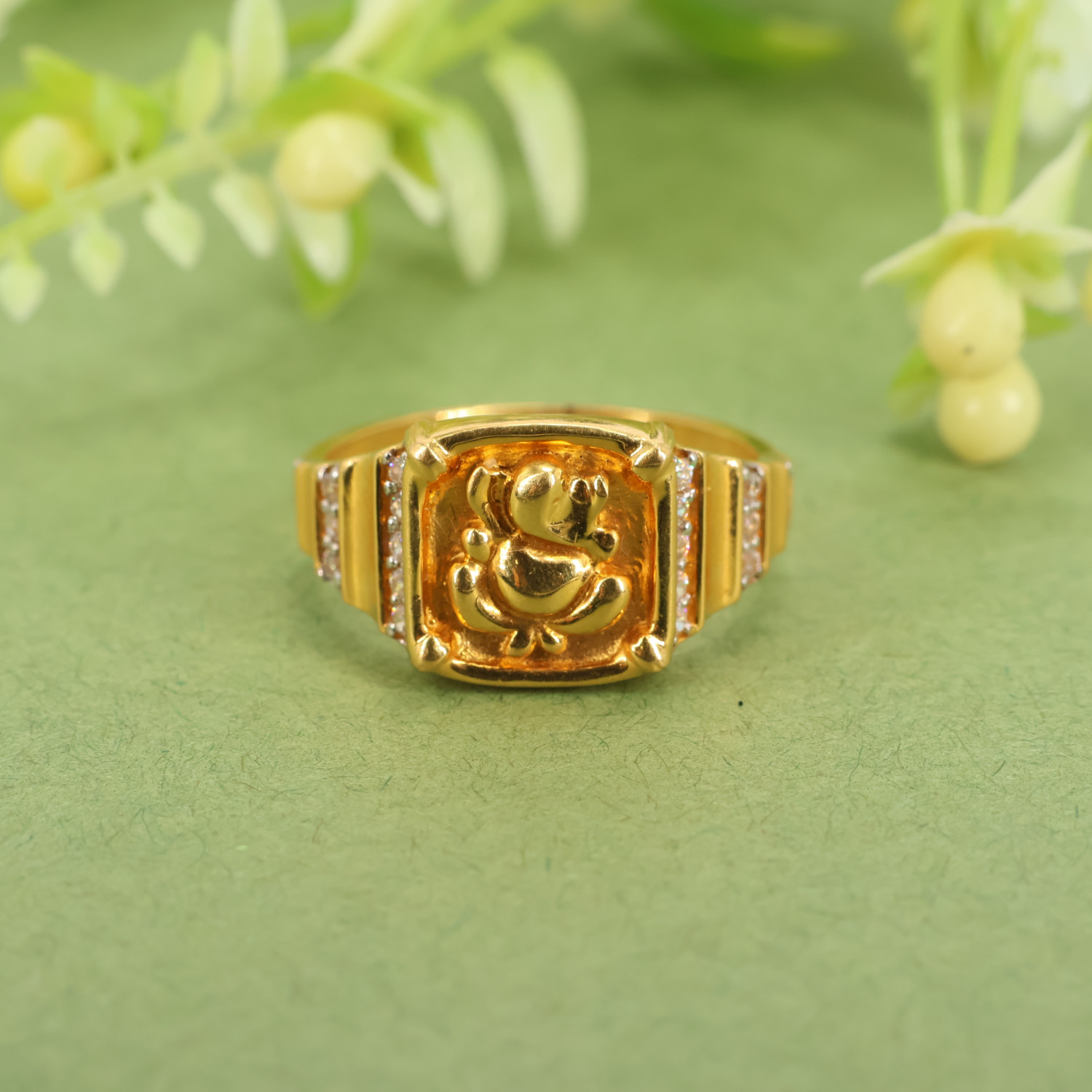 22 KARAT Ring