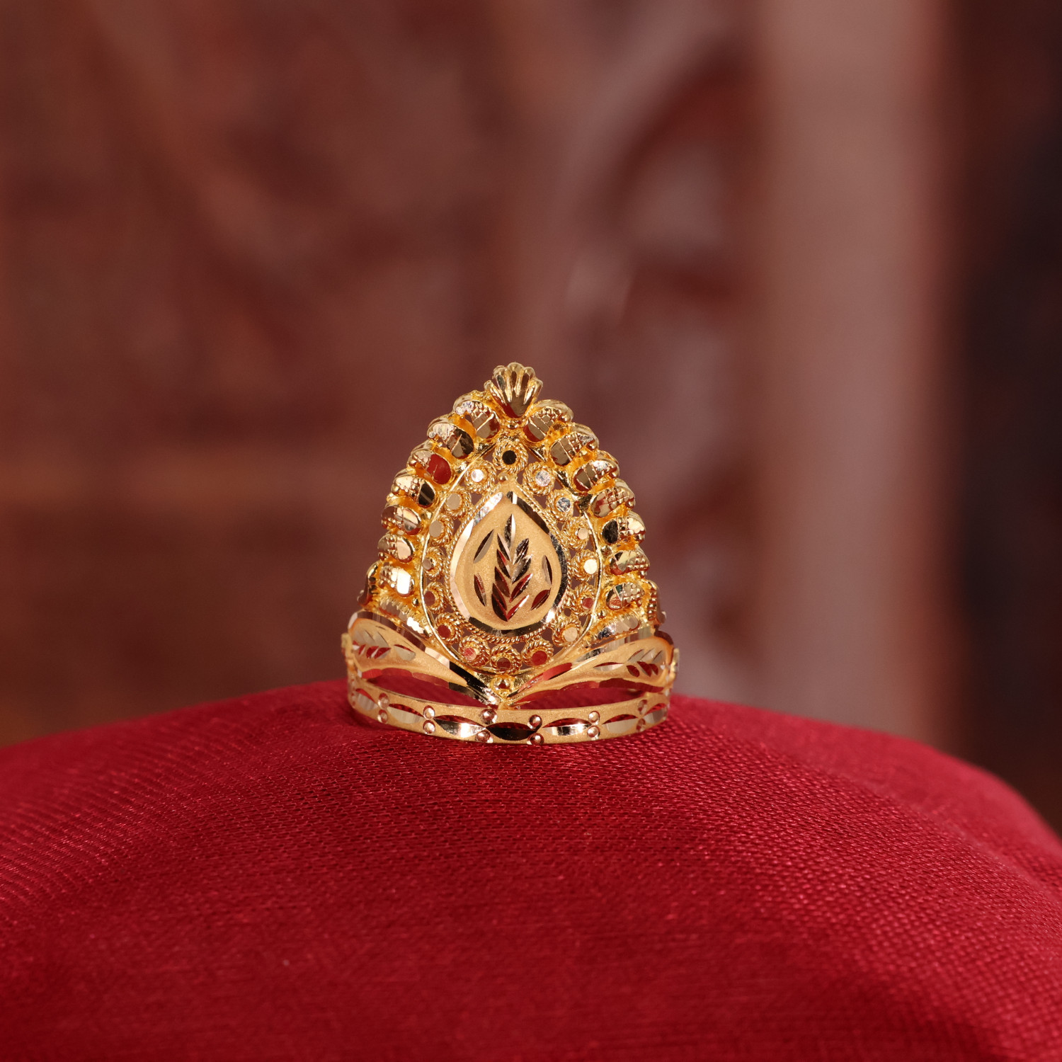 SHANGAR MUKUT 