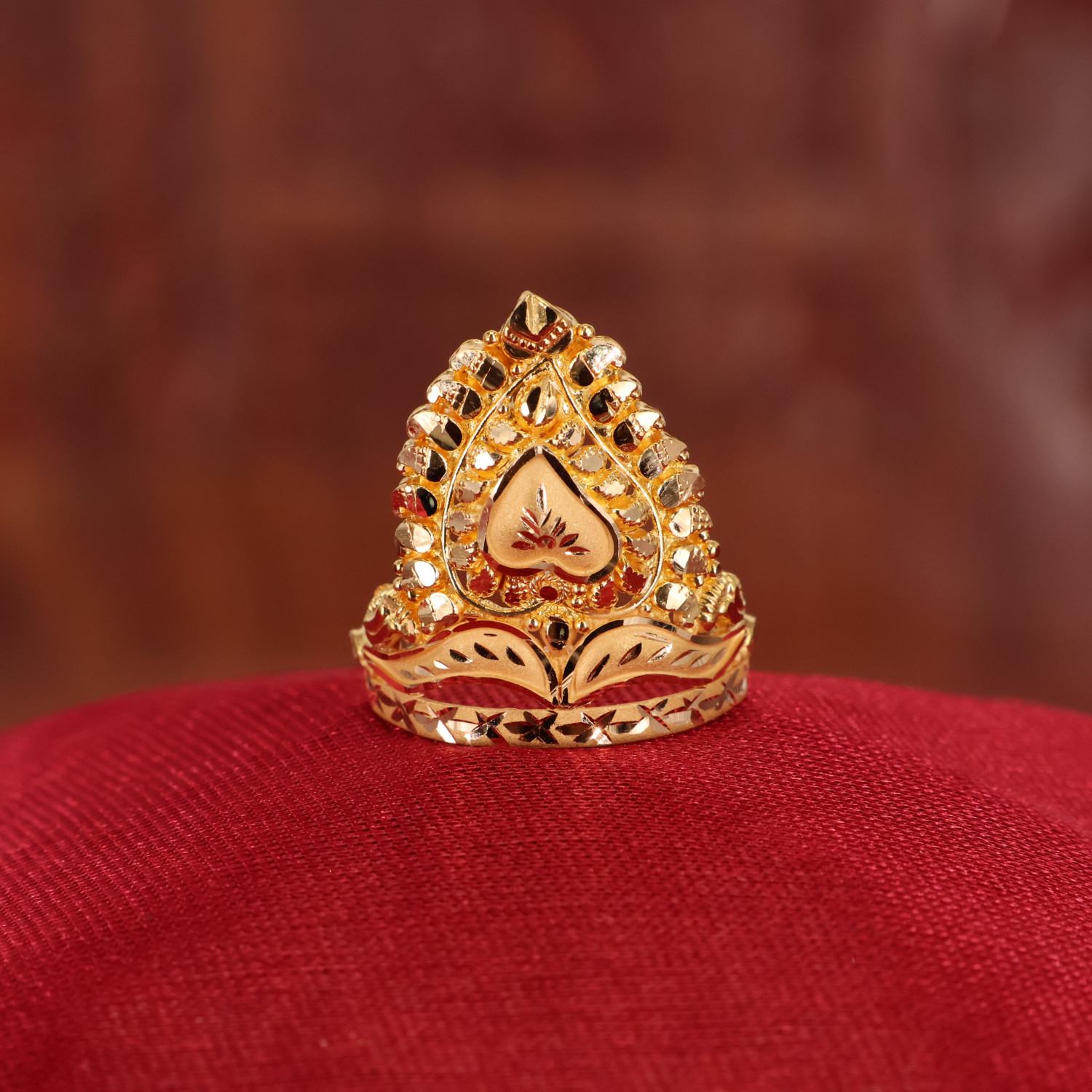 SHANGAR MUKUT 