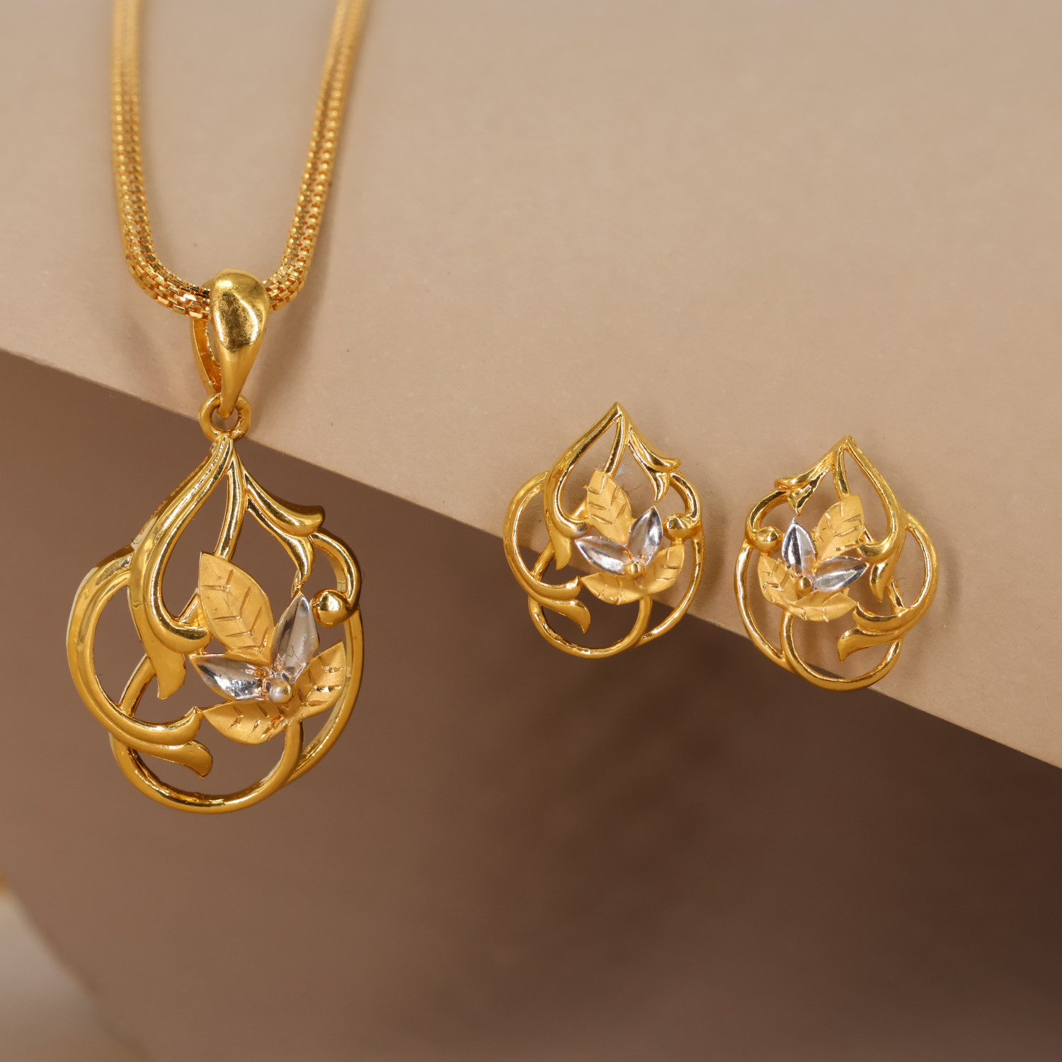 Pendant Set